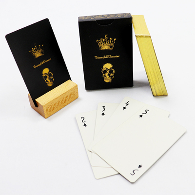 Купить CMYK 100g Custom Black Core Paper Poker Playing Cards With Gold Edge And Foil Stamping Paper Box. Карты для игры в покер с золотым краем и бумажной коробкой для штамповки фольгой online manufacture